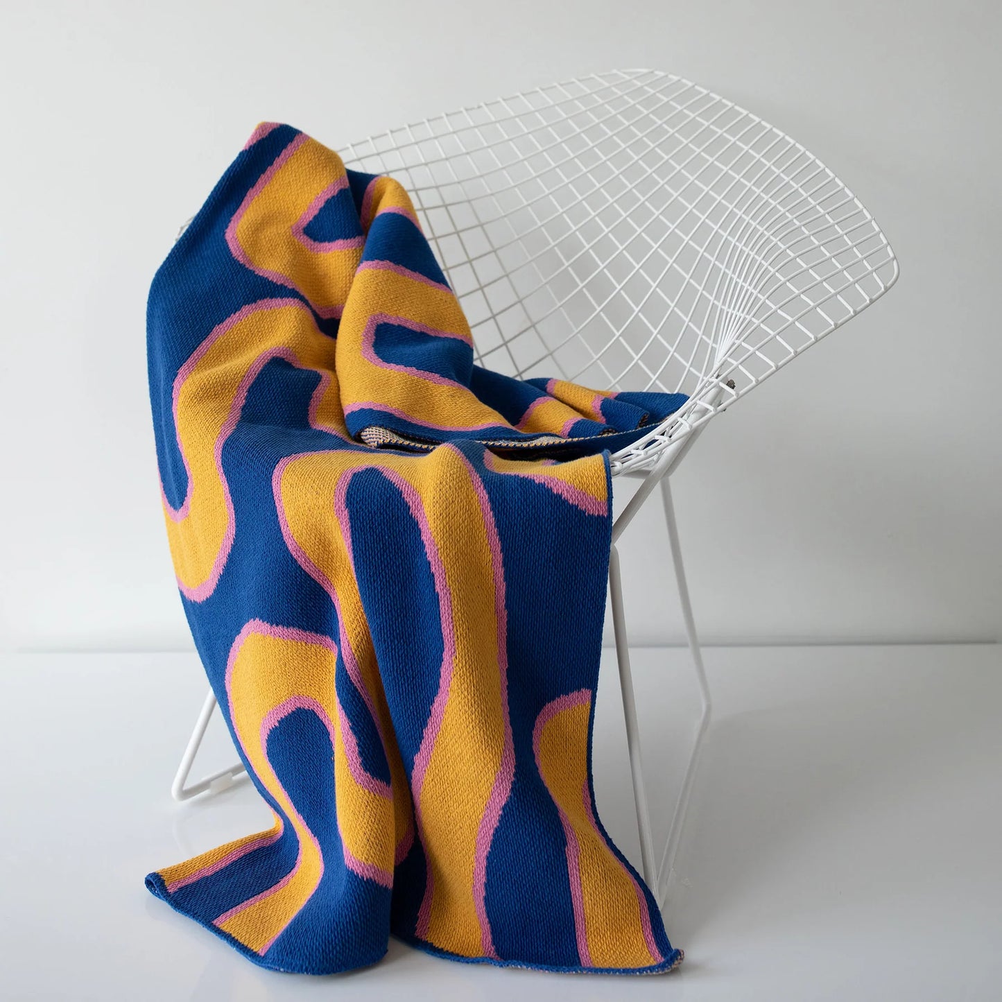 SQUIGGLE THROW - ROYAL